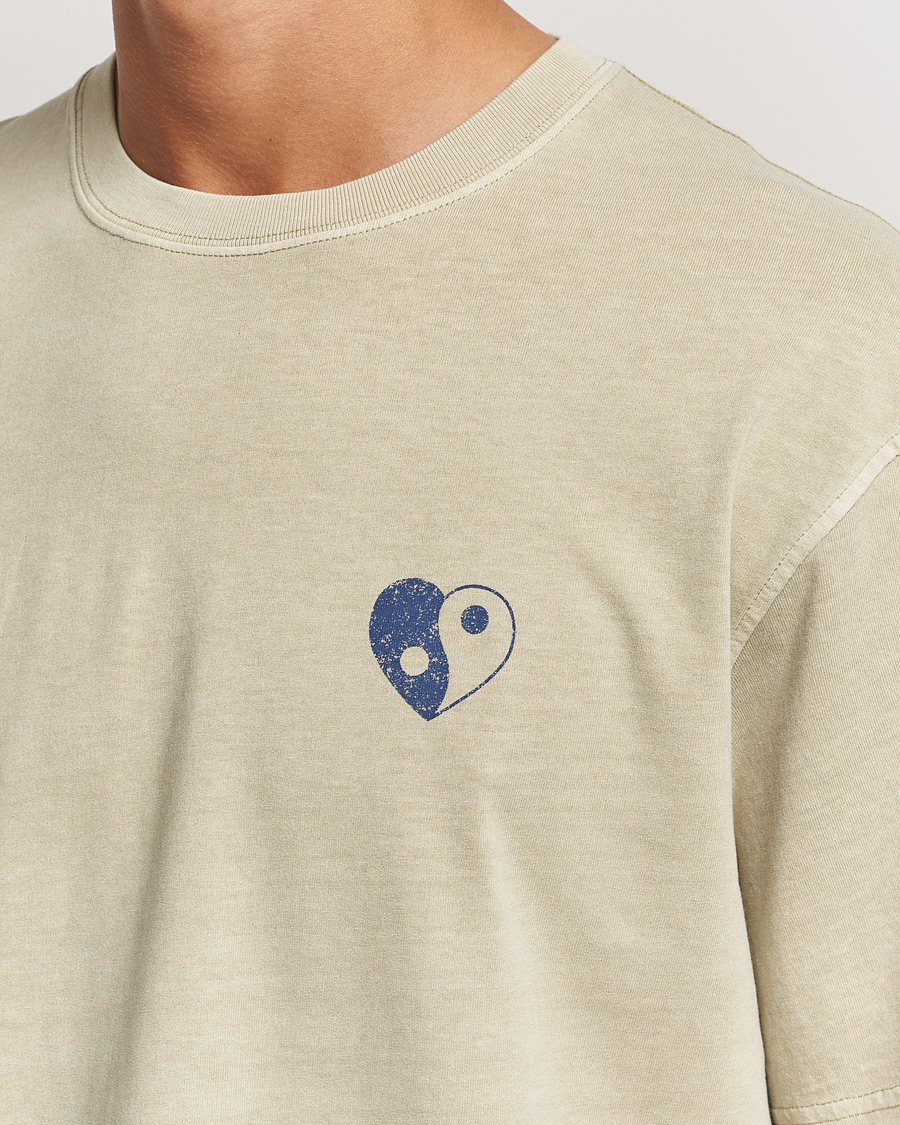 Herre | T-Shirts | Samsøe Samsøe | Poetry Printed T-Shirt Abbey Stone Balance