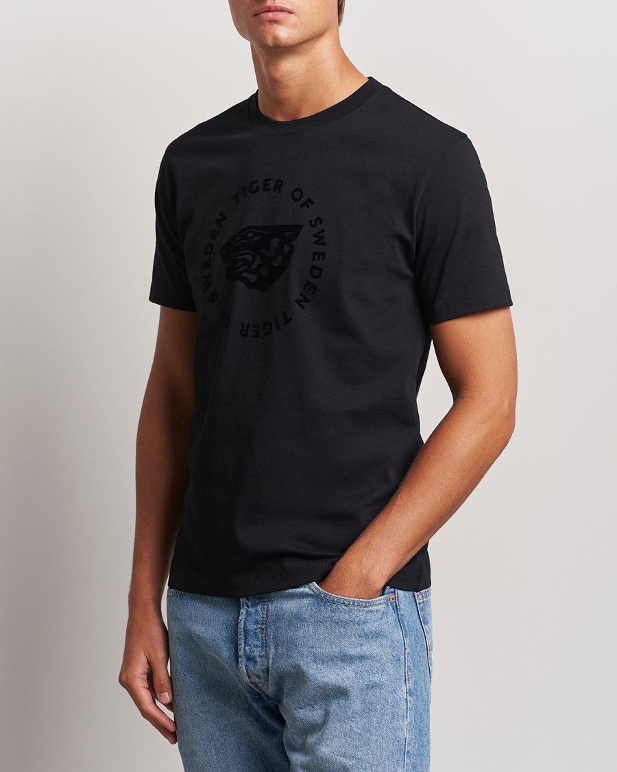 Herre | T-Shirts | Tiger of Sweden | Dillan Logo Crew Neck T-Shirt Black