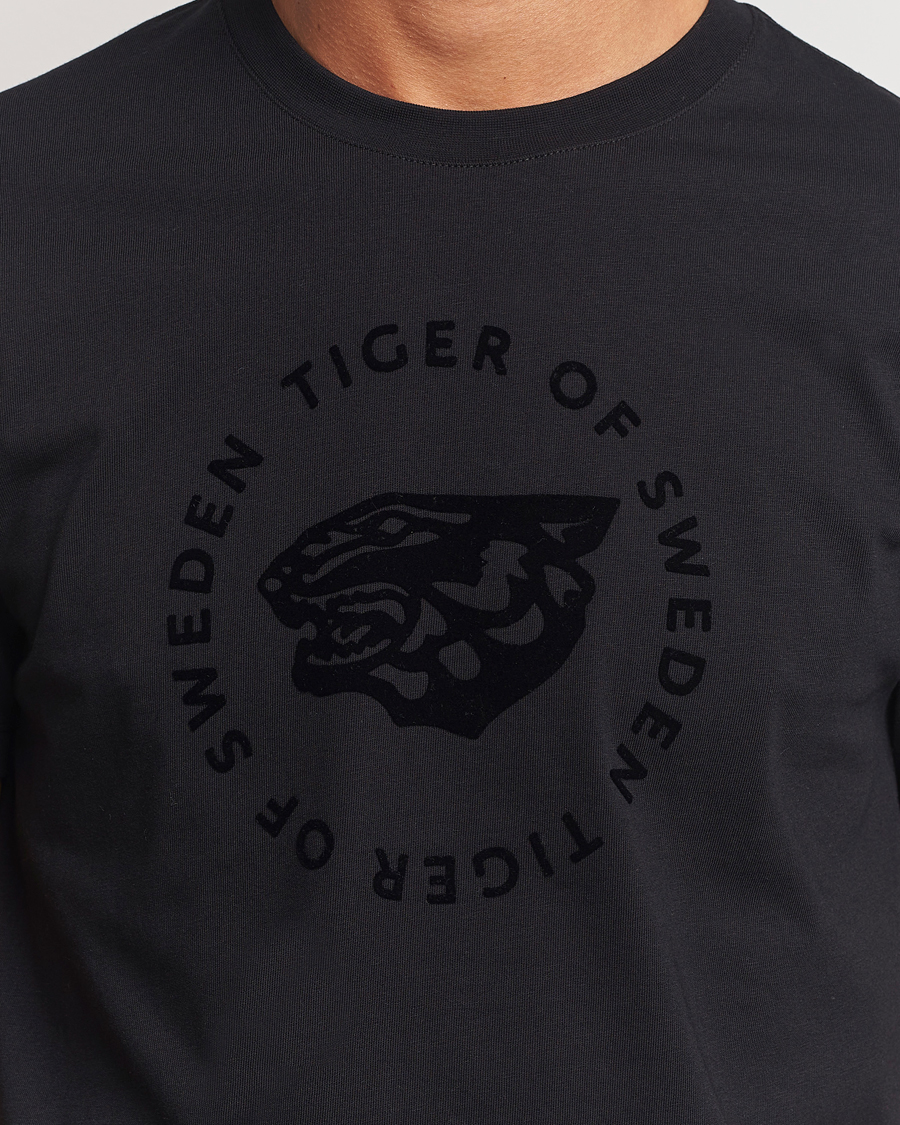 Herre | T-Shirts | Tiger of Sweden | Dillan Logo Crew Neck T-Shirt Black