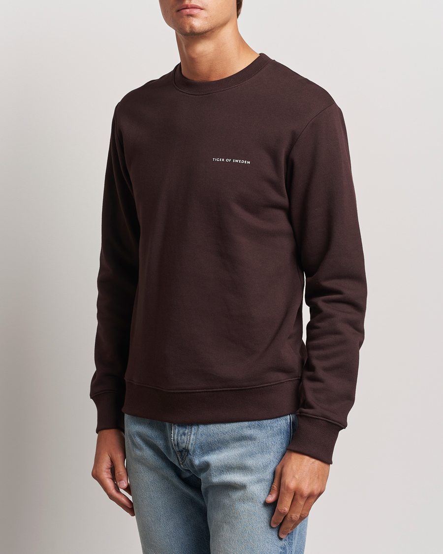 Herre | Gensere | Tiger of Sweden | Emerson Crew Neck Sweatshirt Dark Chocolate