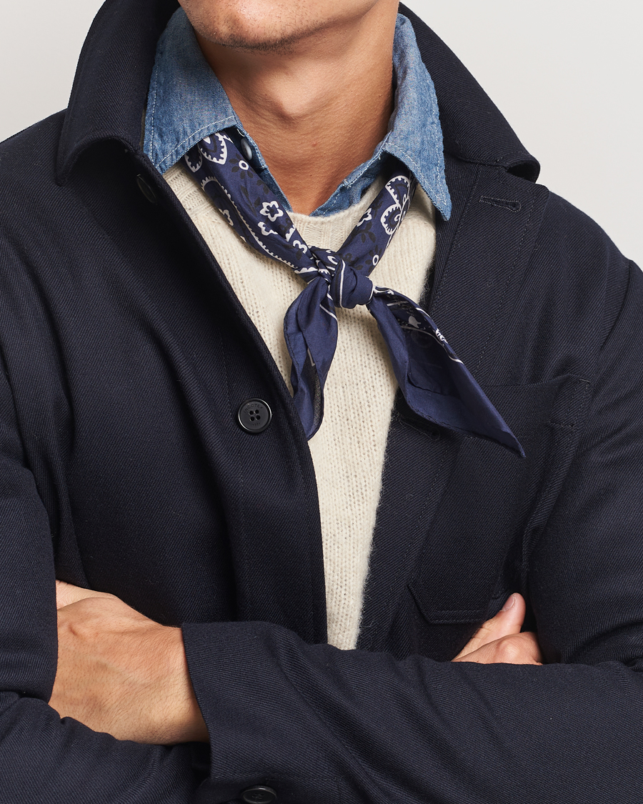 Herre | Scarves | Drake's | Drake'sClassic Paisley BandanaNavy