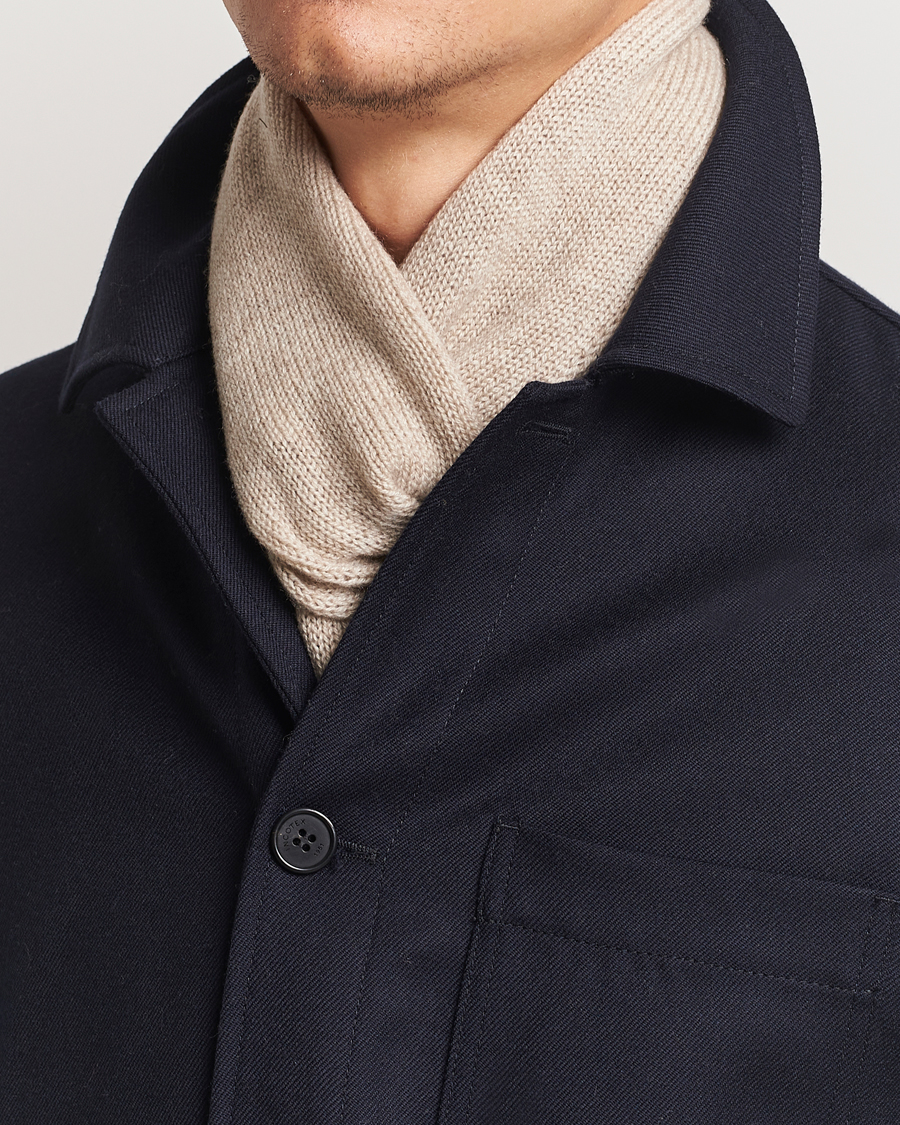 Herre | Piacenza Cashmere Short Loop Cashmere Scarf Light Beige | Piacenza Cashmere | Short Loop Cashmere Scarf Light Beige