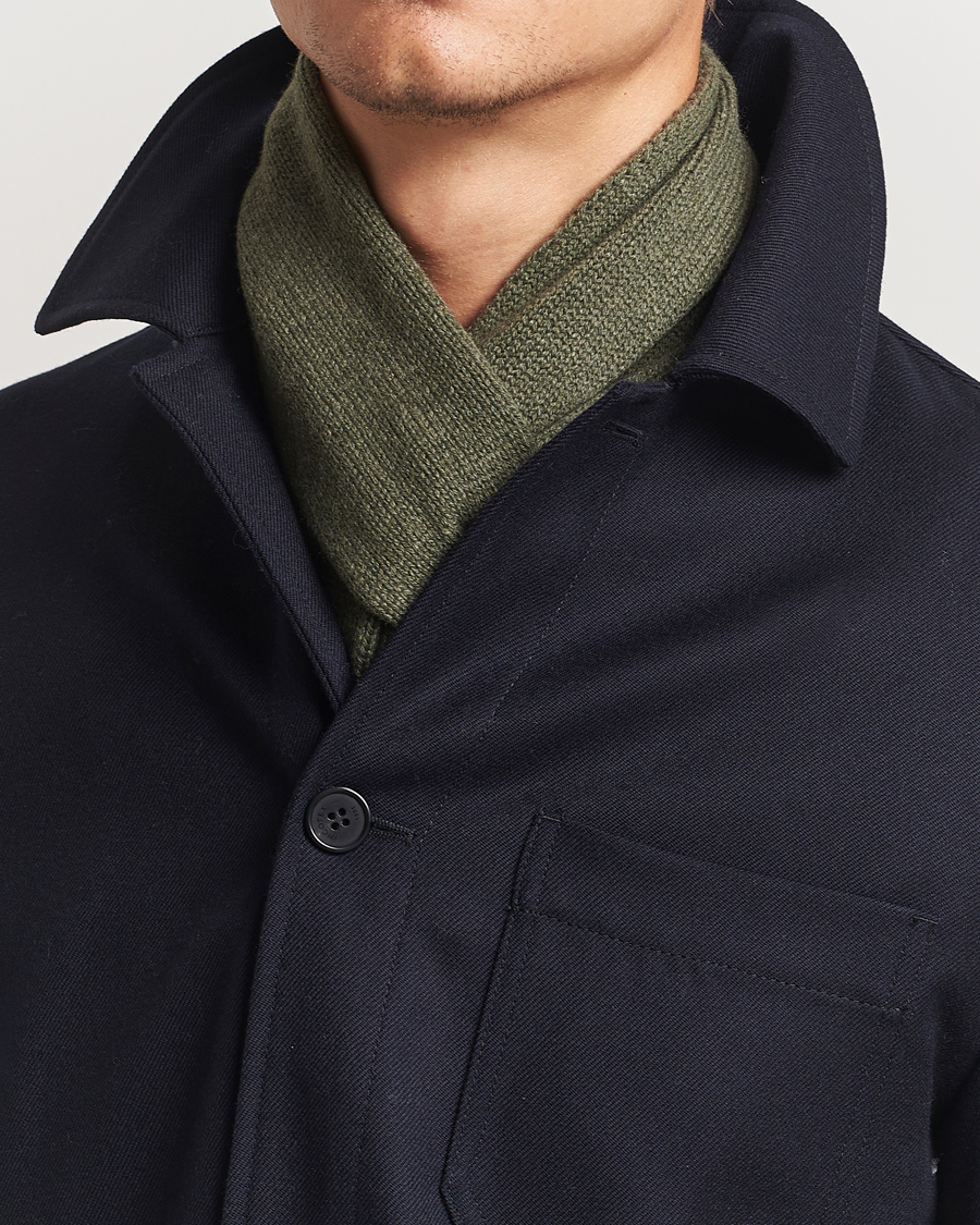 Herre | Piacenza Cashmere Short Loop Cashmere Scarf Olive | Piacenza Cashmere | Short Loop Cashmere Scarf Olive