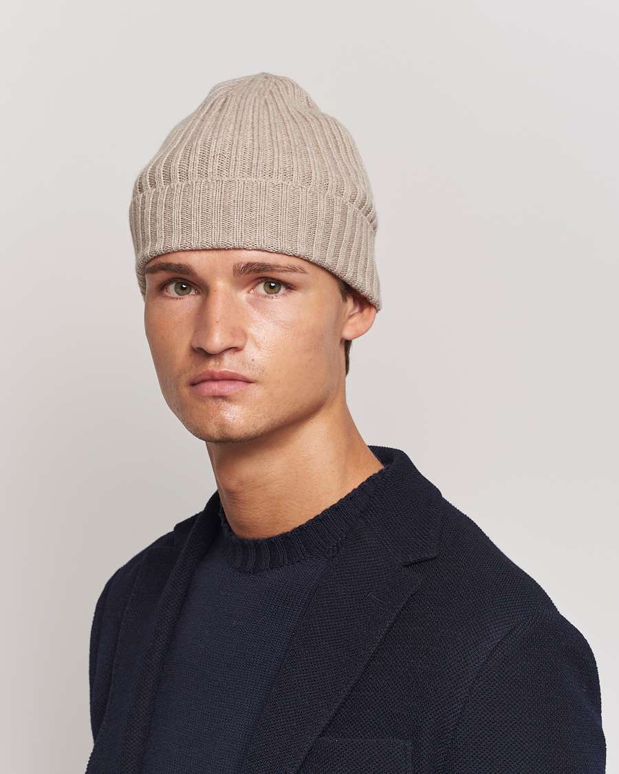 Herre | Piacenza Cashmere Ribbed Cashmere Beanie Light Beige | Piacenza Cashmere | Ribbed Cashmere Beanie Light Beige