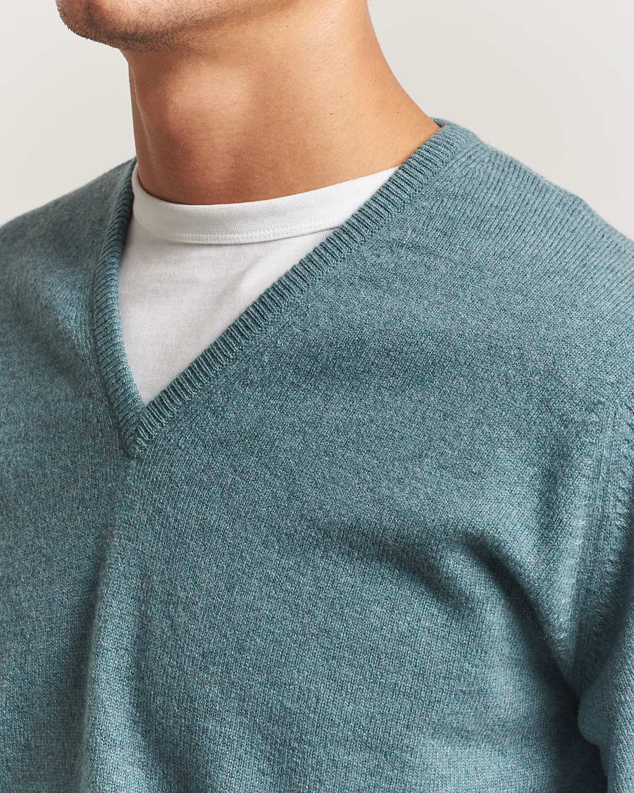 Herre | Gensere | William Lockie | Rob Lambswool V-Neck Caspian