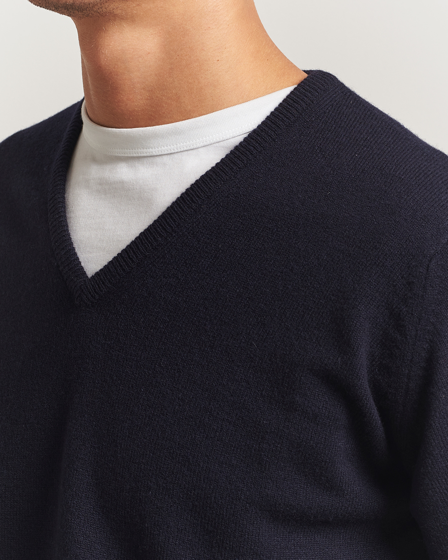 Herre | Gensere | William Lockie | Rob Lambswool V-Neck Navy