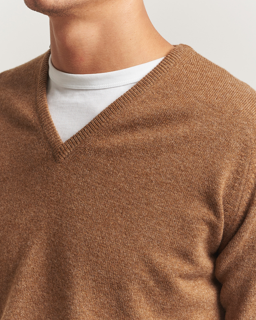 Herre | Gensere | William Lockie | Rob Lambswool V-Neck Savannah