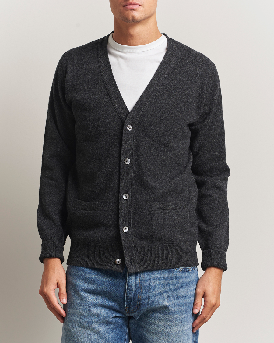 Herre | Gensere | William Lockie | Rob Lambswool Cardigan Charcoal