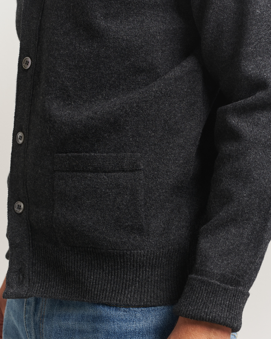 Herre | Gensere | William Lockie | Rob Lambswool Cardigan Charcoal