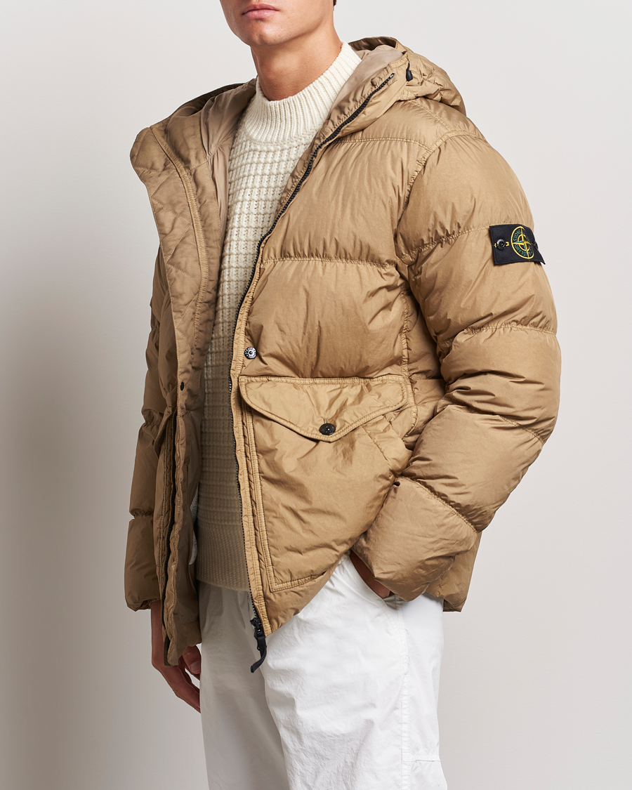 Herre | Jakker | Stone Island | Garment Dyed Recycled Nylon Down Hooded Jacket Biscuit