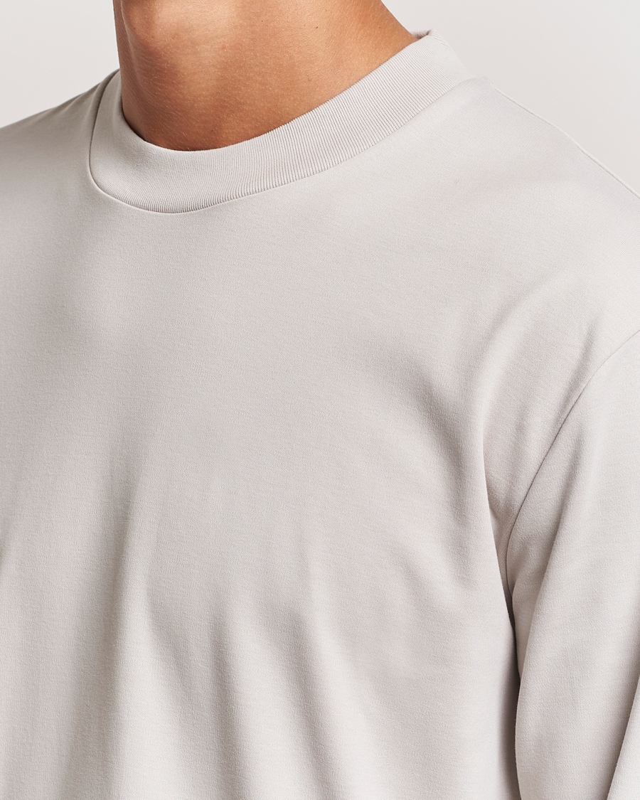 Herre | T-Shirts | Sunspel | Heavyweight Mock Neck Long Sleeve T-Shirt Putty