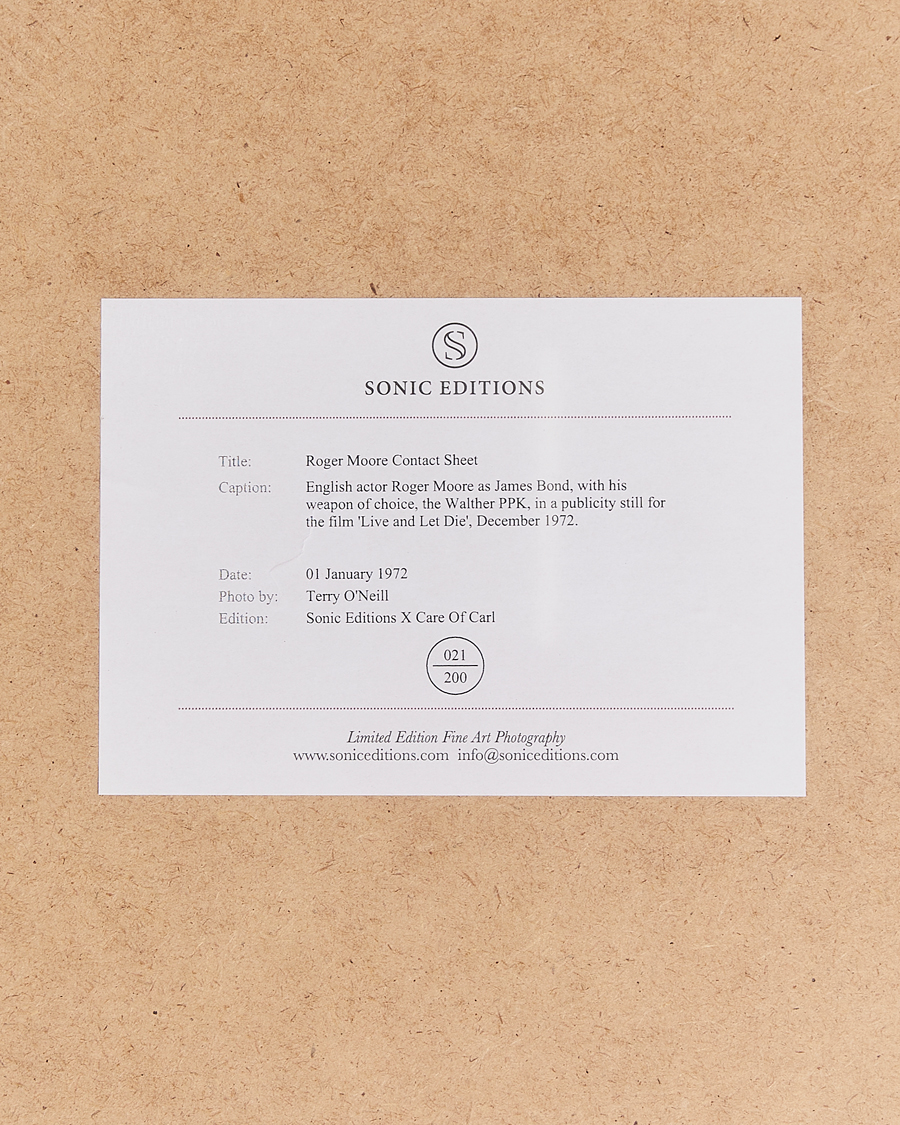 Herre | Bilder | Sonic Editions | Framed Roger Moore Contact Sheet
