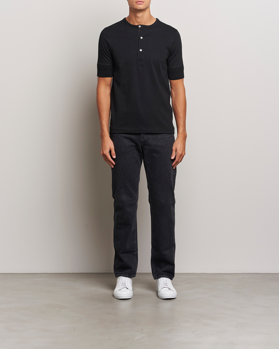Herre | T-Shirts | Merz b. Schwanen | Short Sleeve Organic Cotton Henley Black