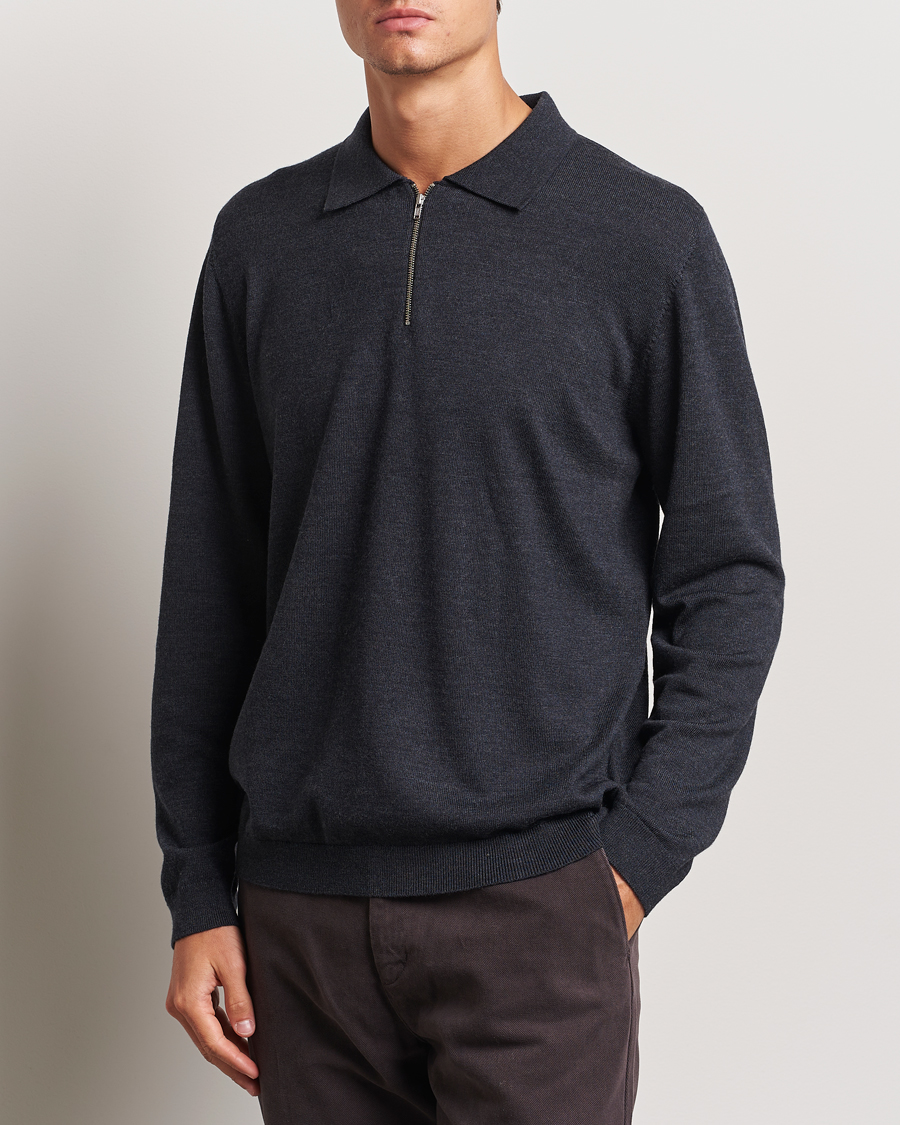 Herre | Gensere | A Day's March | Thompson Merino Half-Zip Polo Anthracite