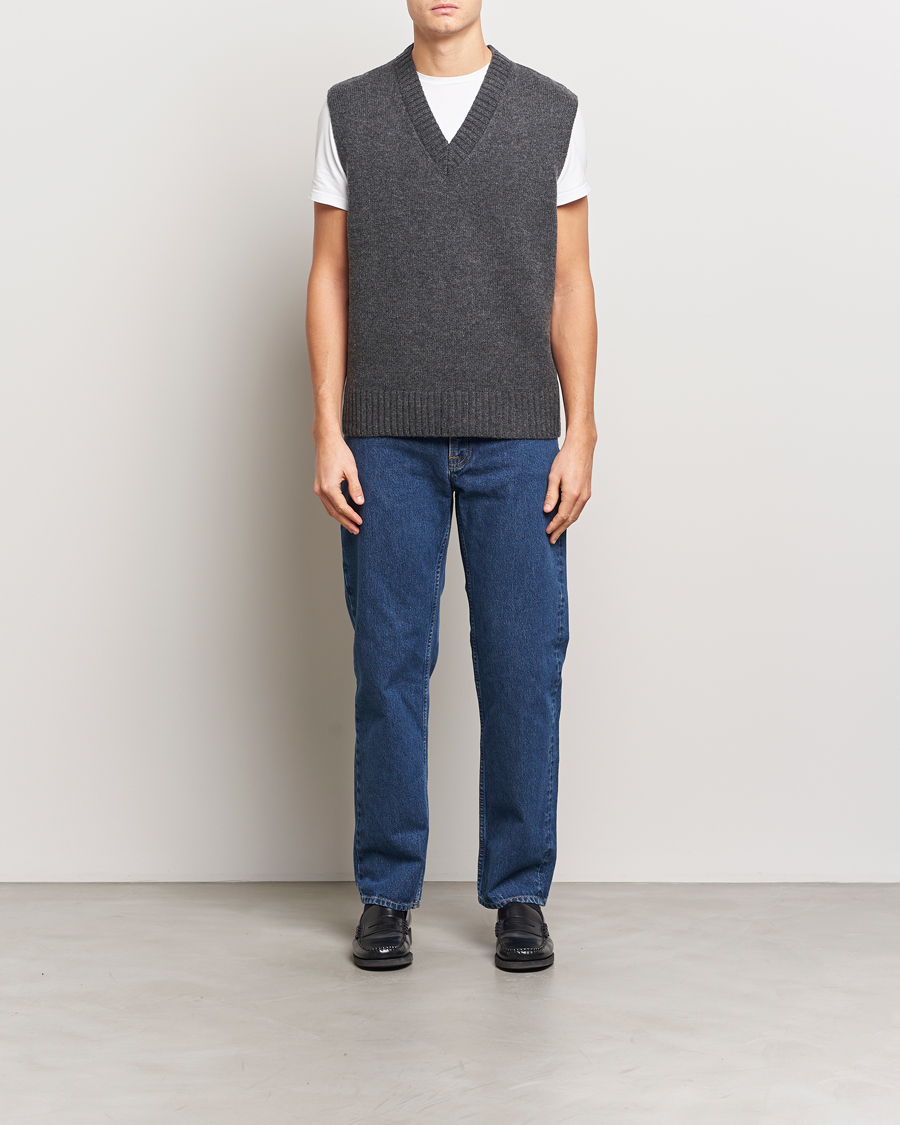 Herre | Gensere | A Day's March | Wigtown Lambswool V-Neck Vest Charcoal