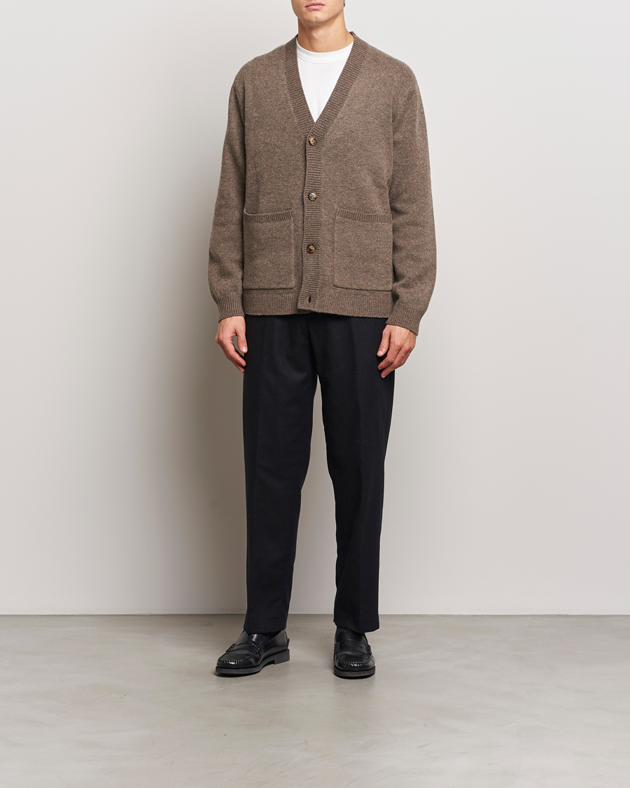 Herre | Gensere | A Day's March | Jarrow Lambswool Cardigan Dark Taupe