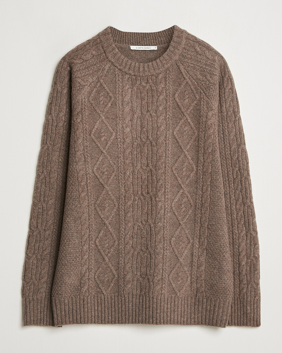 Herre | Gensere | A Day's March | Atlas Aran Knit Lambswool Sweater Dark Taupe