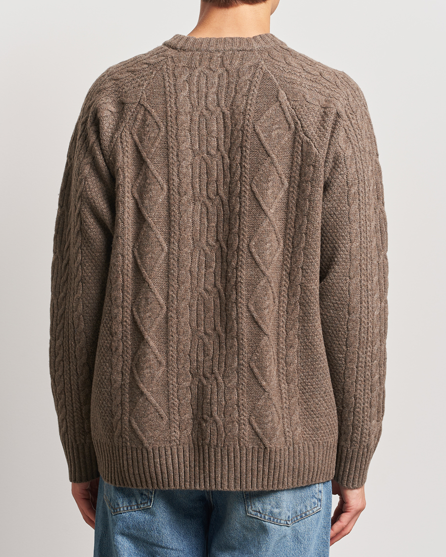 Herre | Gensere | A Day's March | Atlas Aran Knit Lambswool Sweater Dark Taupe
