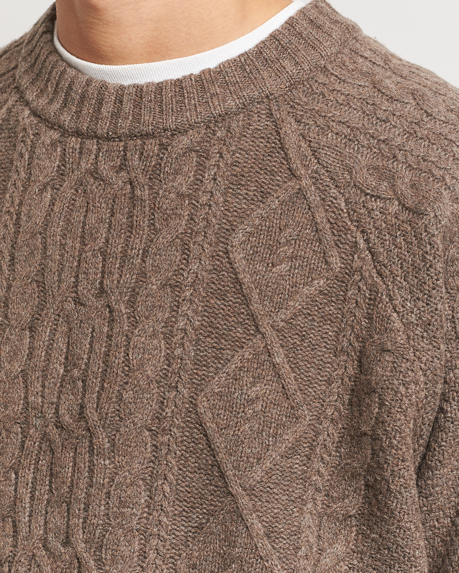 Herre | Gensere | A Day's March | Atlas Aran Knit Lambswool Sweater Dark Taupe