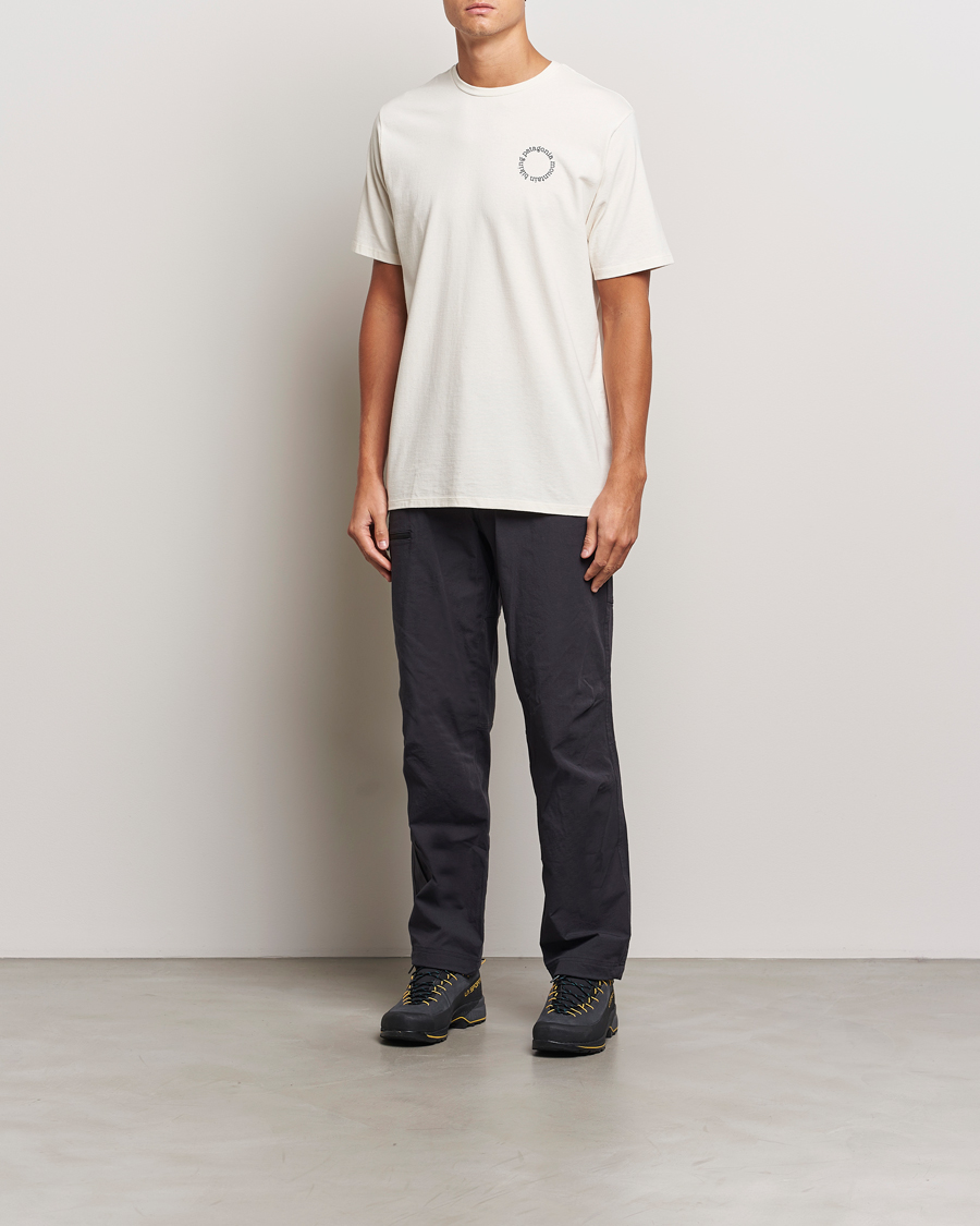 Herre | T-Shirts | Patagonia | Spoke Stencil Responsibili T-Shirt Birch White