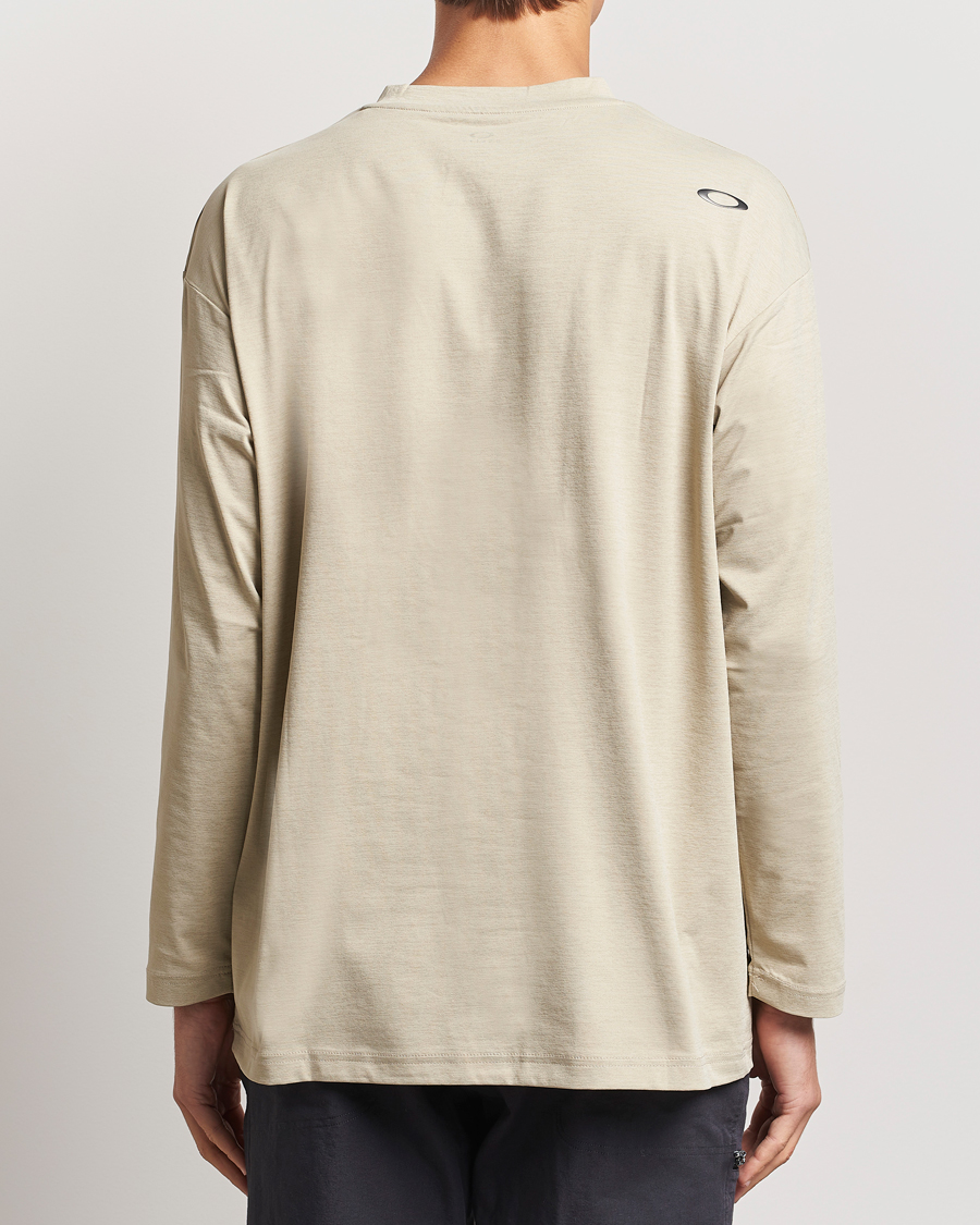 Herre | T-Shirts | Oakley | FGL Scratch Long Sleeve T-Shirt Desert Sand
