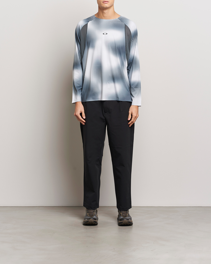 Herre | T-Shirts | Oakley | Pursuit Pro Long Sleeve T-Shirt Organic Spots