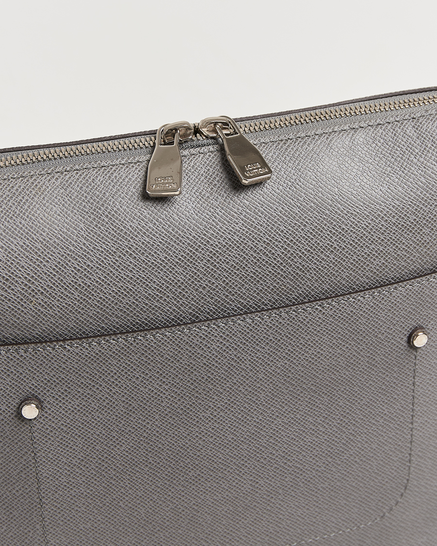 Herre | Pre-Owned & Vintage Bags | Louis Vuitton Pre-Owned | Gray Taiga PM Messenger Bag Grigori