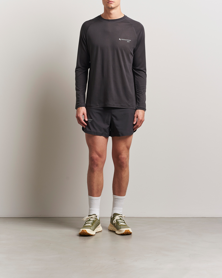 Herre | T-Shirts | Klättermusen | Groa Long Sleeve T-Shirt Raven