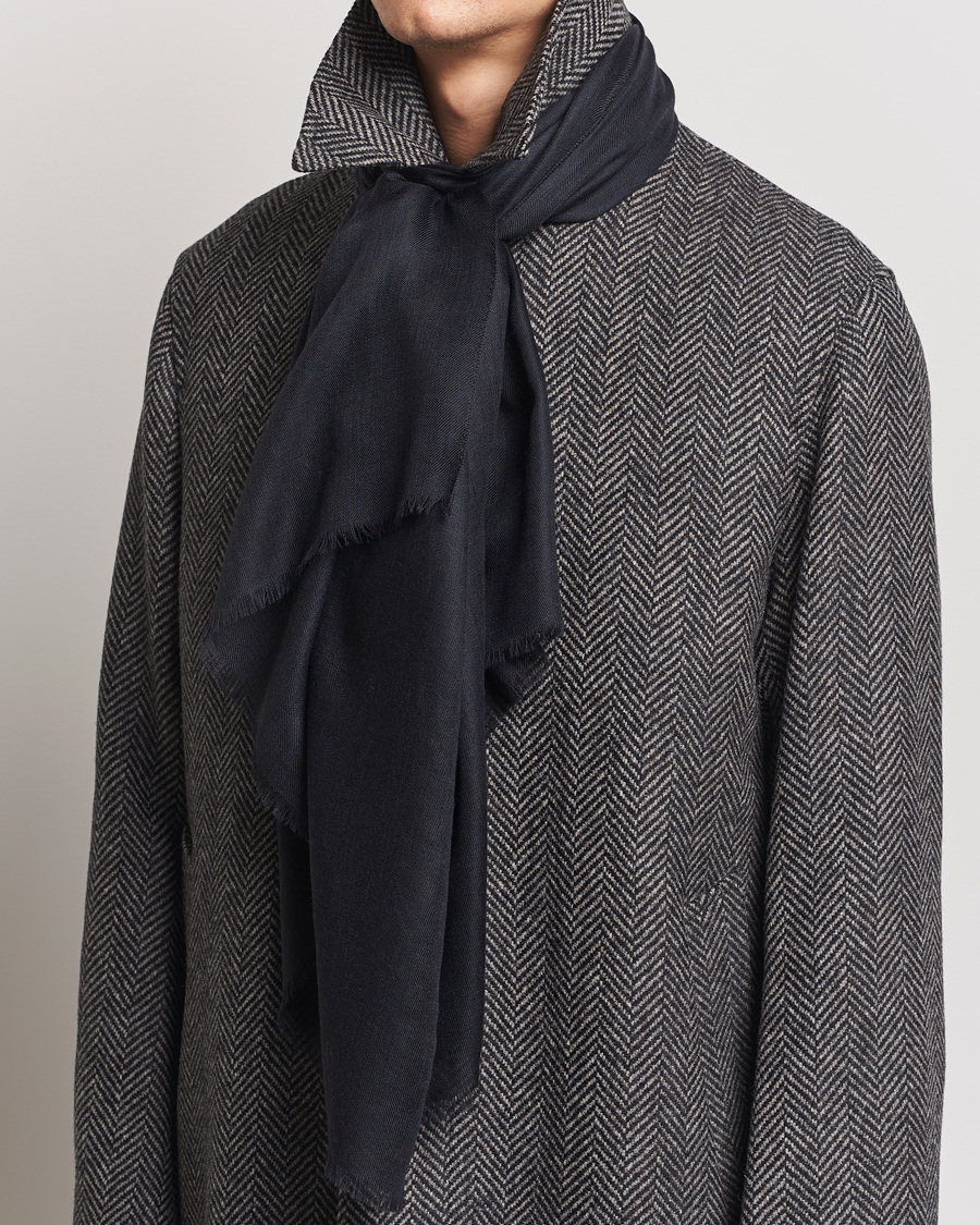 Herre | Piacenza Cashmere Chic Cashmere Scarf Navy | Piacenza Cashmere | Chic Cashmere Scarf Navy