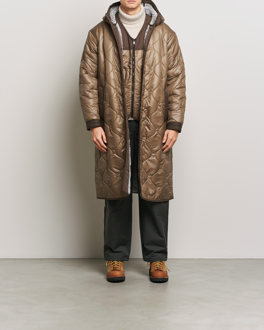 Herre | Jakker | Woolrich | Quilted Coat Sherpa Lining by Todd Snyder Taupe