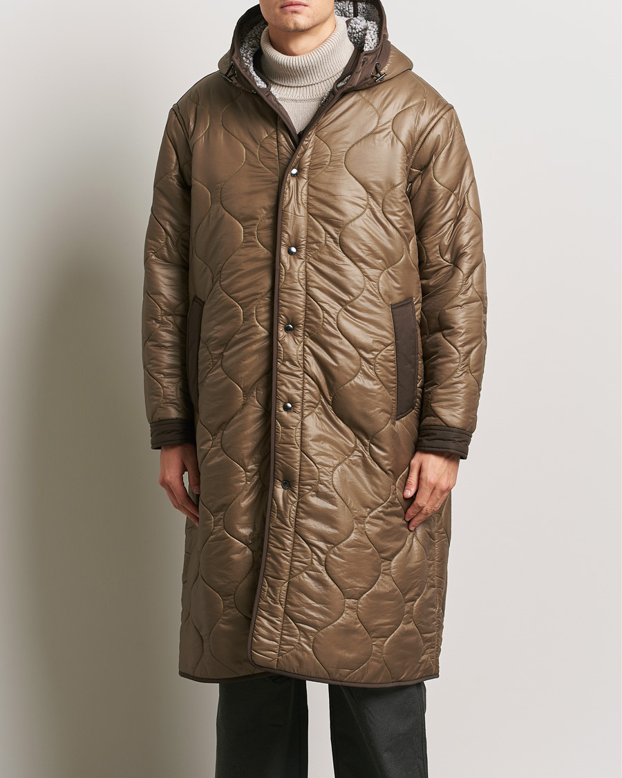 Herre | Jakker | Woolrich | Quilted Coat Sherpa Lining by Todd Snyder Taupe