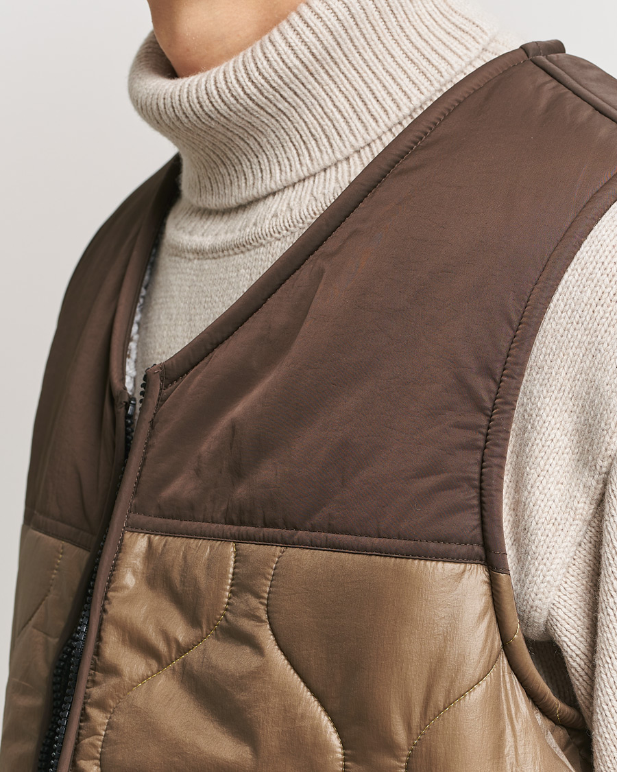 Herre | Jakker | Woolrich | Quilted Vest Sherpa Lining by Todd Snyder Taupe