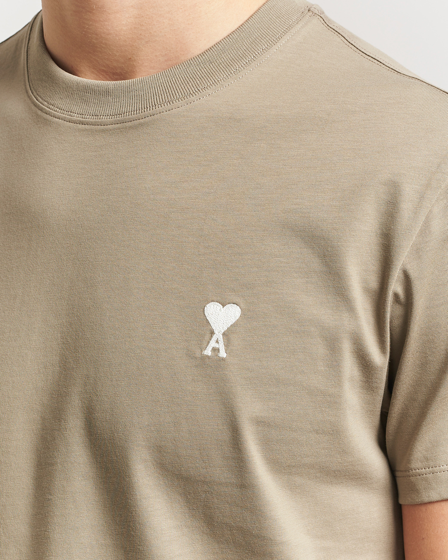 Herre | T-Shirts | AMI | Off White Heart Logo T-Shirt Beige