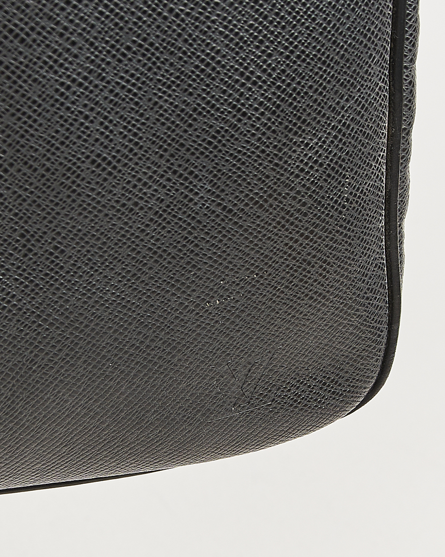 Herre | Louis Vuitton Pre-Owned Neo Kendall PM Bag Taiga Black | Louis Vuitton Pre-Owned | Neo Kendall PM Bag Taiga Black