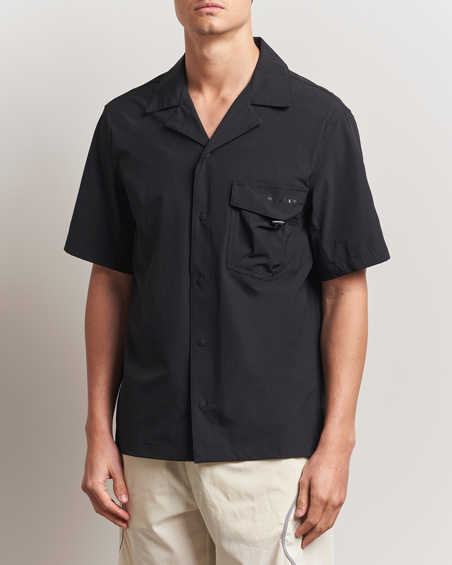 Herre | Skjorter | Oakley | Cuban Collar Short Sleeve Shirt Blackout