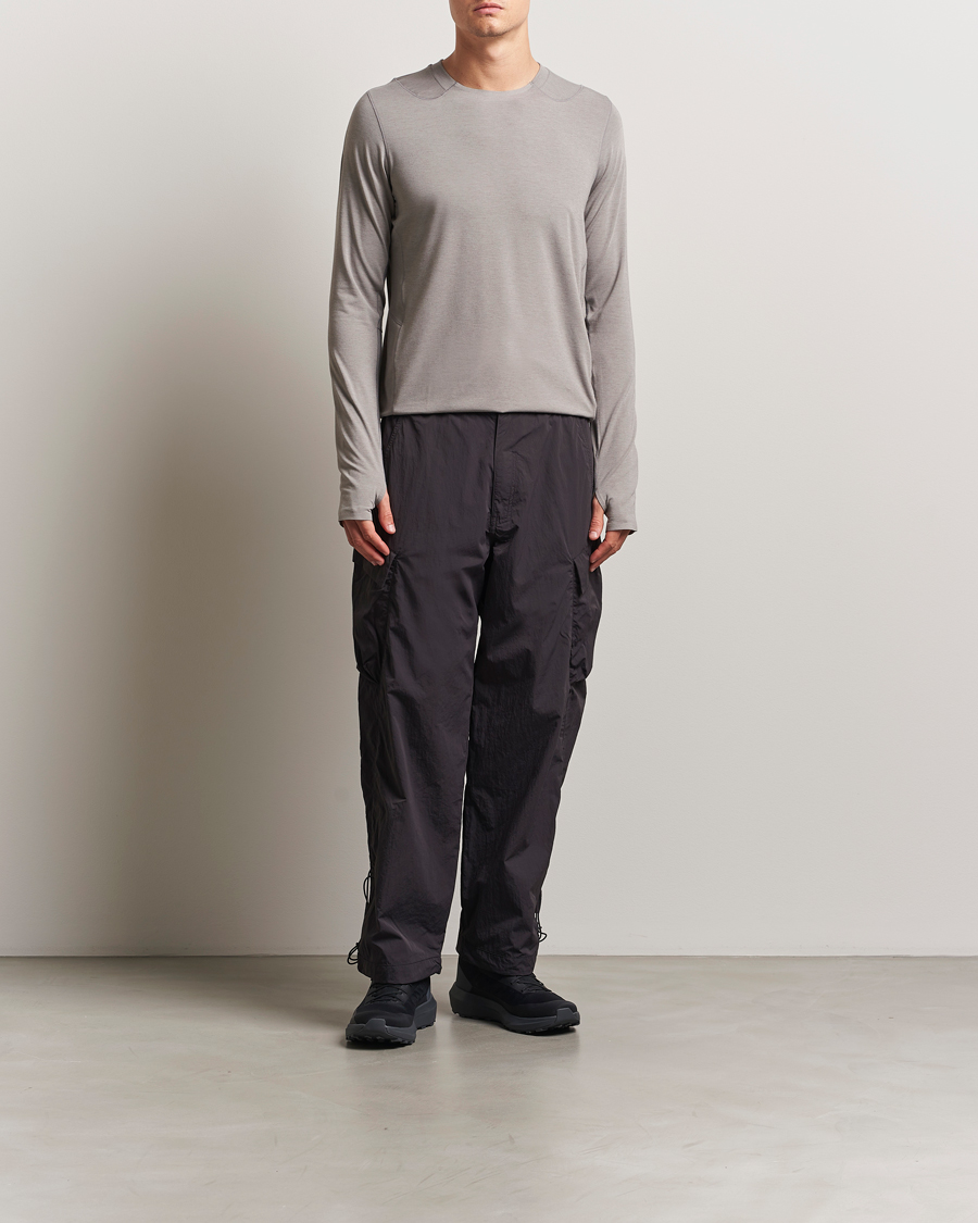 Herre | T-Shirts | Oakley | Latitude Flight Shell T-Shirt Cement