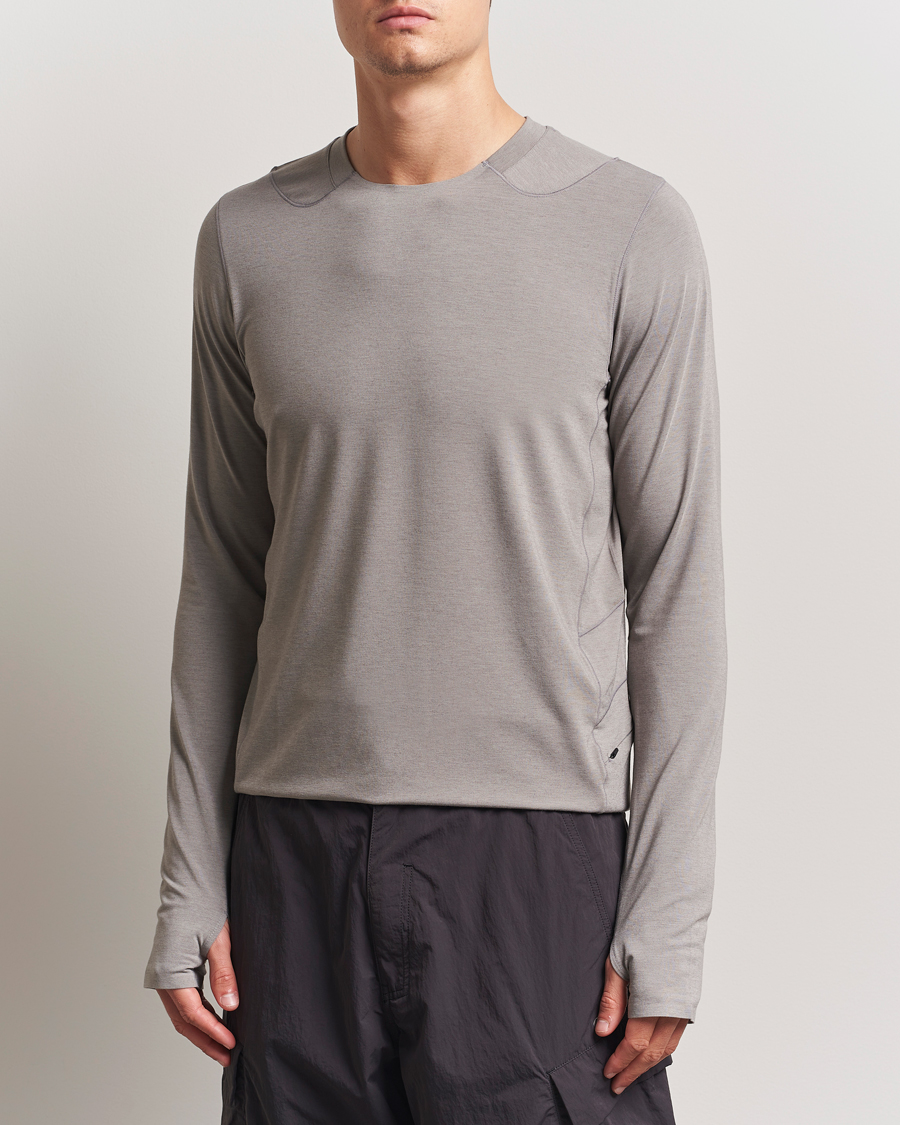 Herre | T-Shirts | Oakley | Latitude Flight Shell T-Shirt Cement