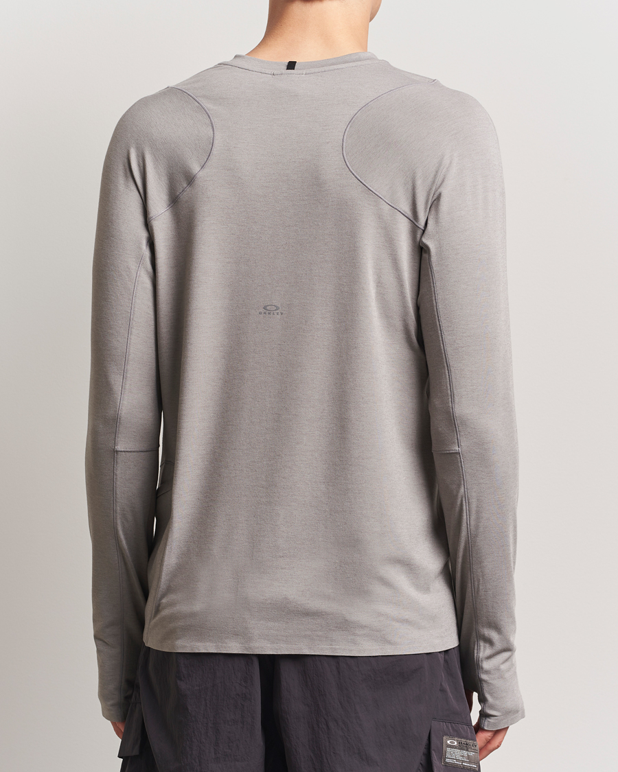 Herre | T-Shirts | Oakley | Latitude Flight Shell T-Shirt Cement