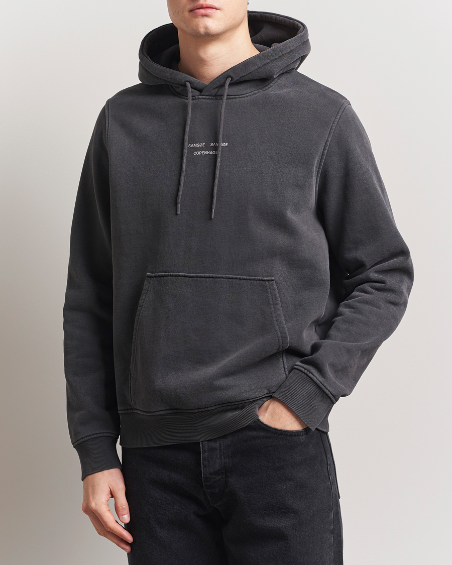Herre | Gensere | Samsøe Samsøe | Marcus Center Logo Hoodie Washed Black