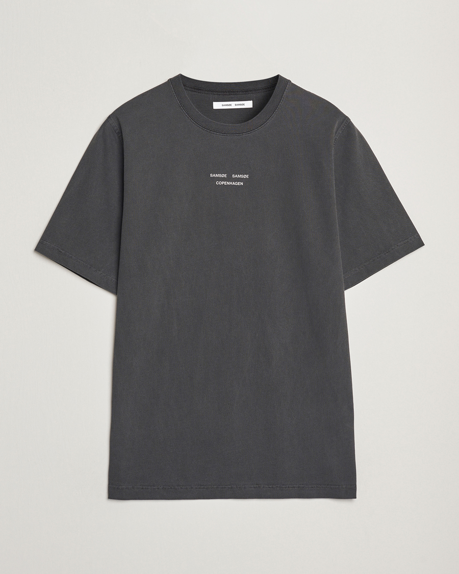 Herre | T-Shirts | Samsøe Samsøe | Marcus Center Logo T Crew Neck T-Shirt Washed Black