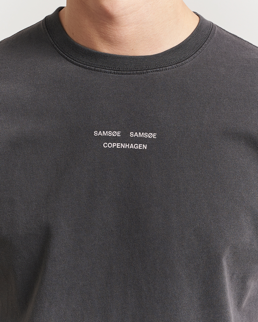 Herre | T-Shirts | Samsøe Samsøe | Marcus Center Logo T Crew Neck T-Shirt Washed Black