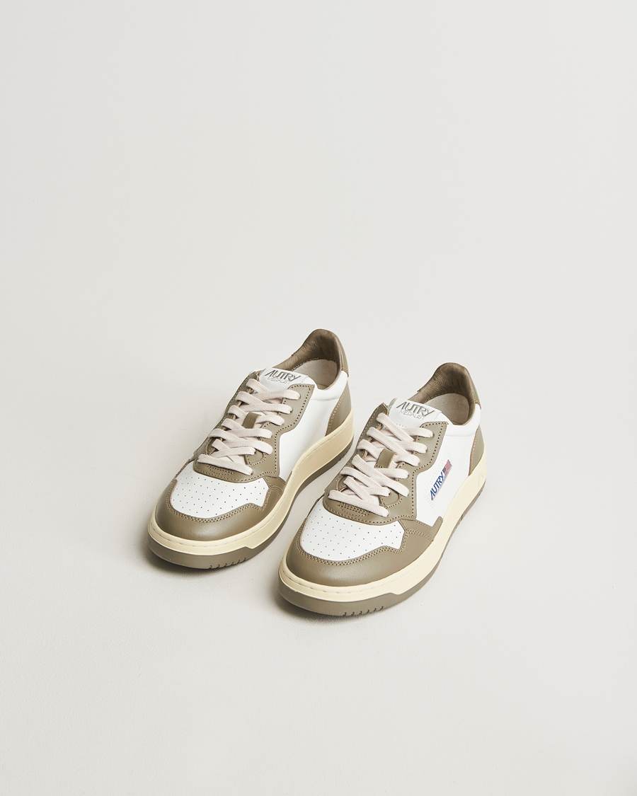 Herre | Sneakers | Autry | Medalist Low Super Soft Goat Leather Sneaker White/Covert Green