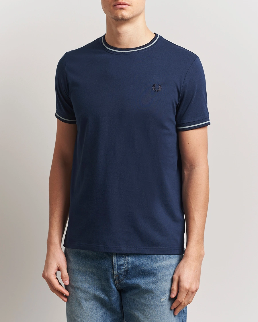 Herre | T-Shirts | Fred Perry | Twin Tipped T-Shirt Tennis Blue