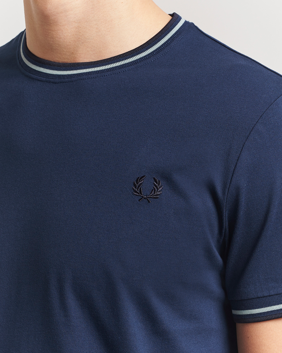 Herre | T-Shirts | Fred Perry | Twin Tipped T-Shirt Tennis Blue