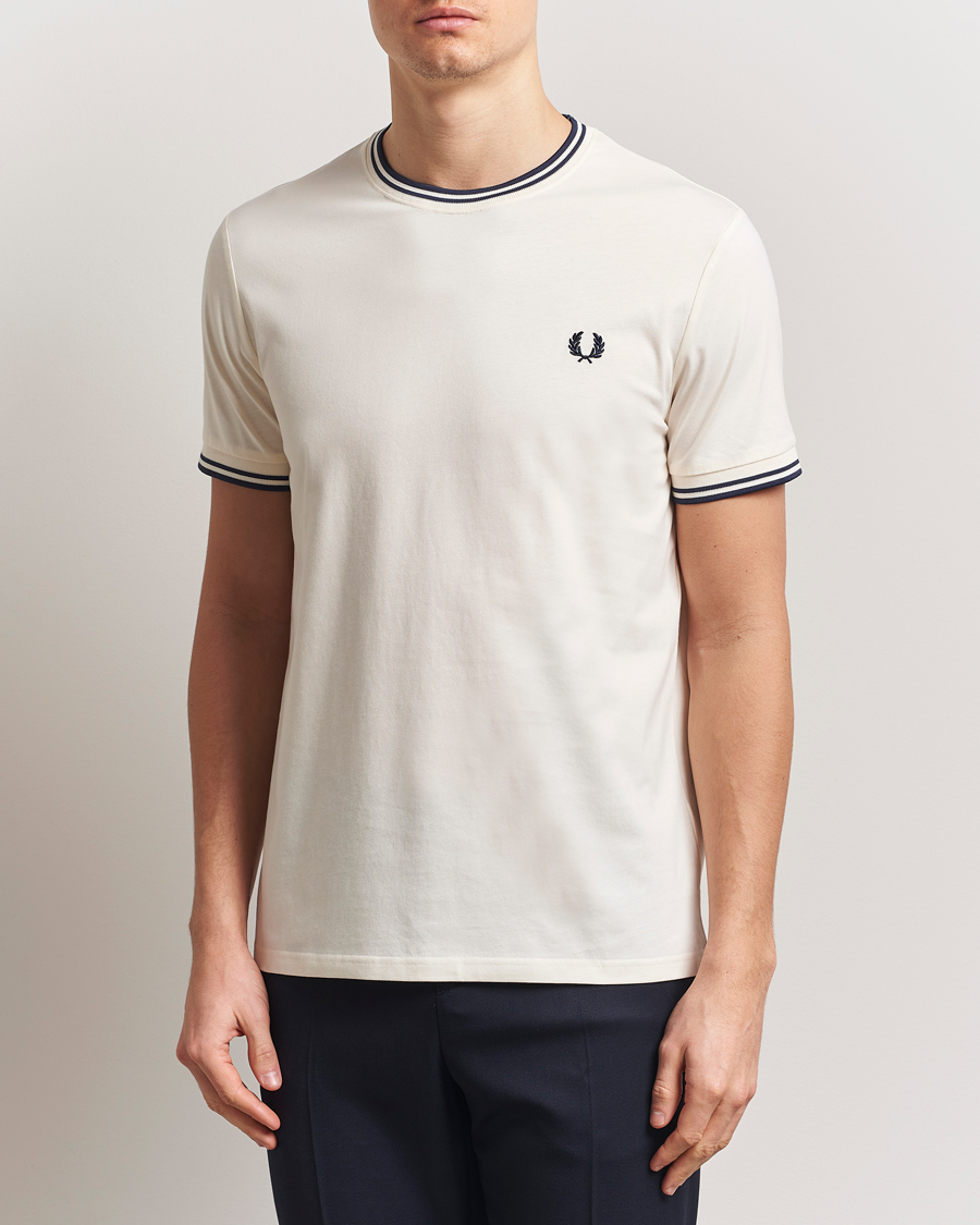Herre | T-Shirts | Fred Perry | Twin Tipped T-Shirt Ecru
