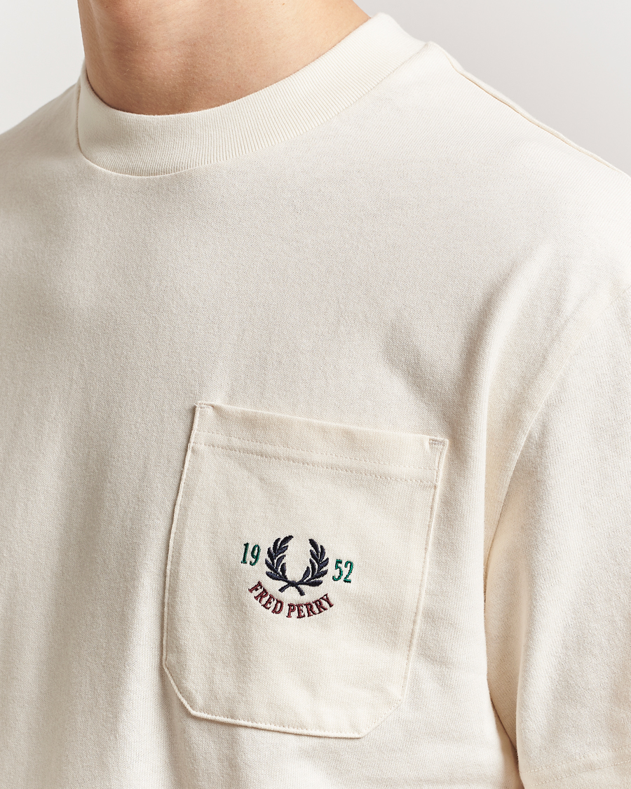 Herre | T-Shirts | Fred Perry | Relaxed 1952 Tennis T-Shirt Ecru