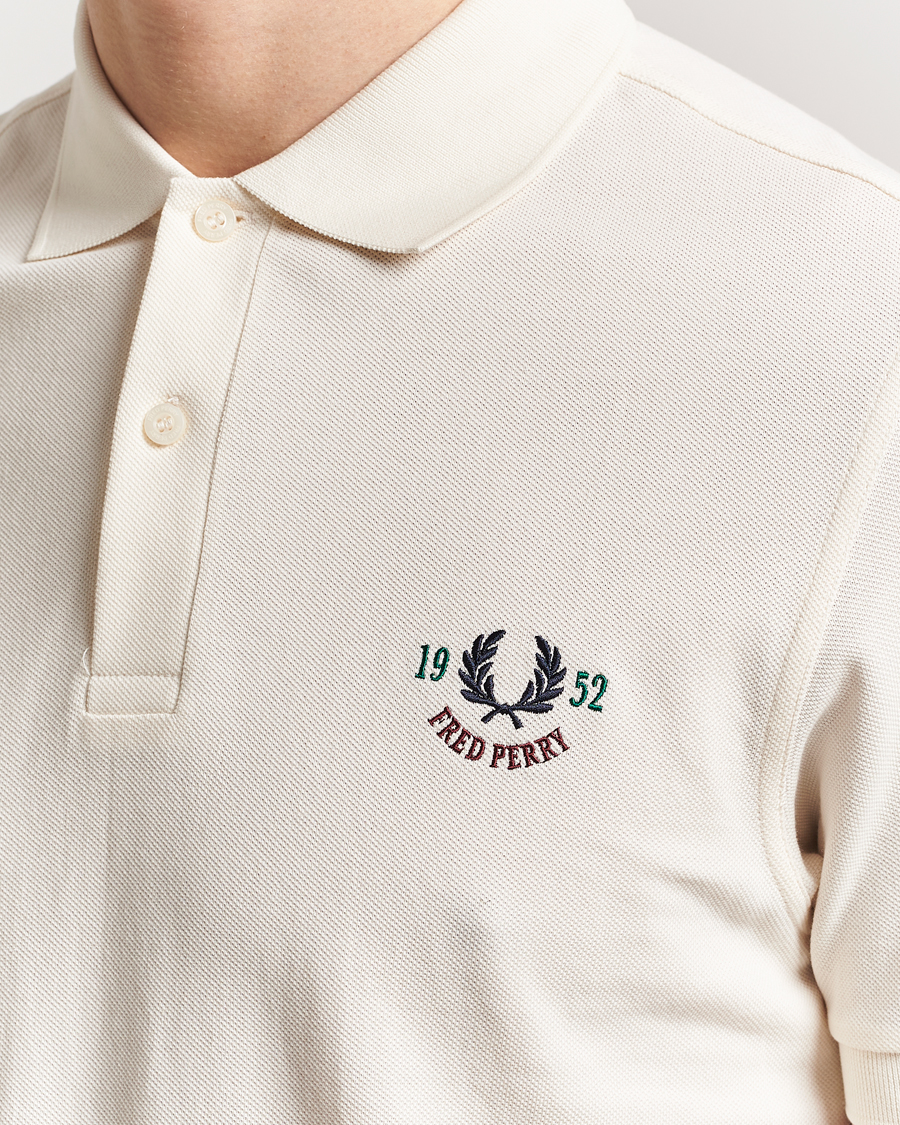 Herre | Pikéer | Fred Perry | Clubhouse Embroidered Polo Ecru