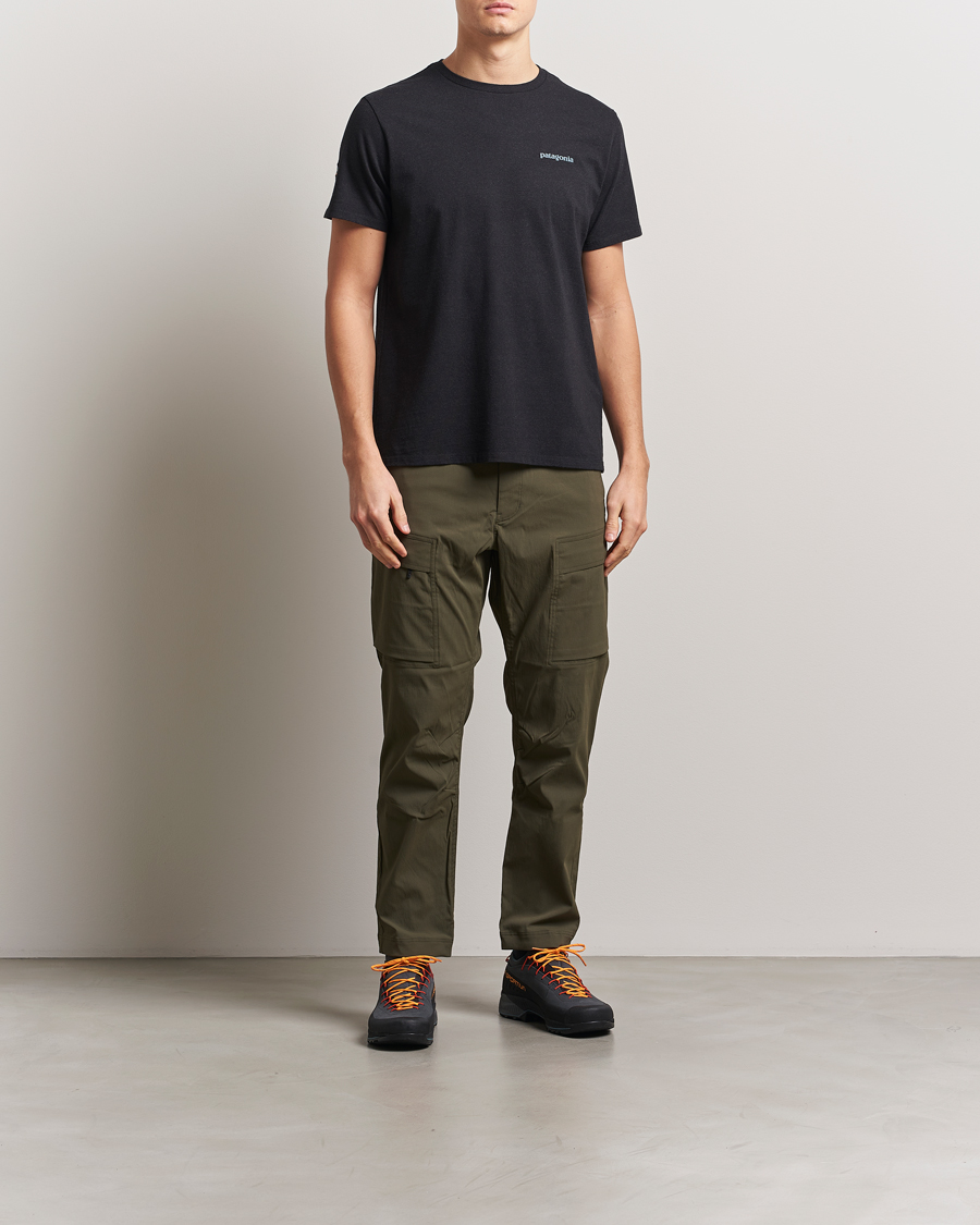 Herre | T-Shirts | Patagonia | Fitz Roy Icon Responsibili-Tee Ink Black