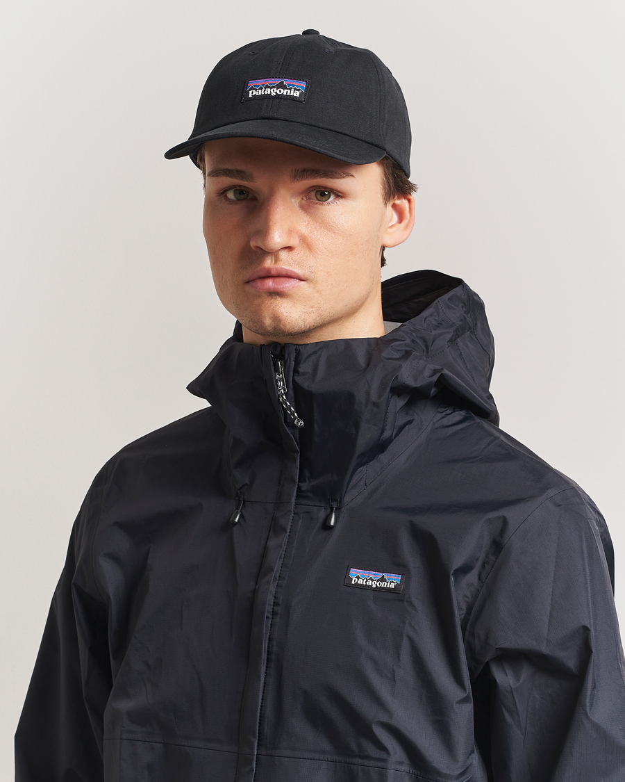 Herre | Patagonia P-6 Label Trad Cap Black | Patagonia | P-6 Label Trad Cap Black