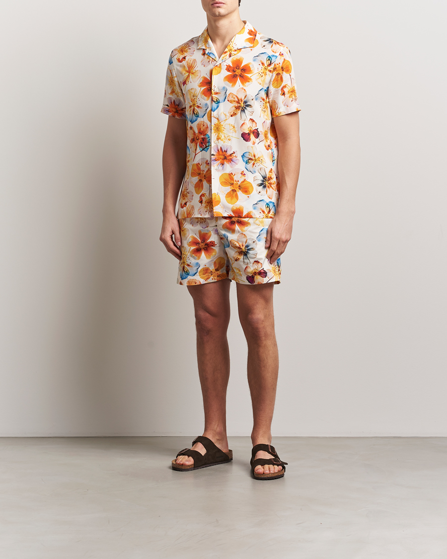 Herre | Badeshorts | Orlebar Brown | Bulldog Oshibana Printed Swimshorts White Sand